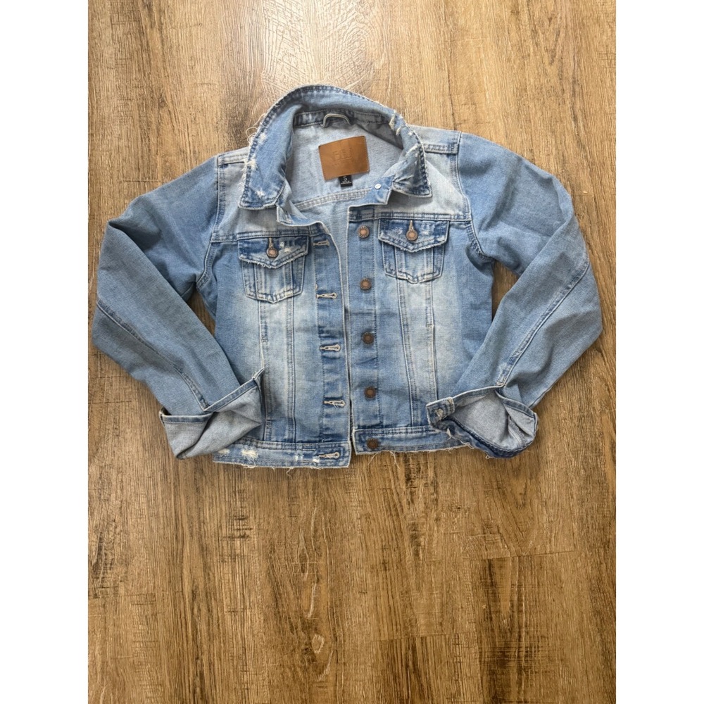 BBJ Los Angeles Light Wash Distressed Denim Jacket Small Frayed Hem JK222172
